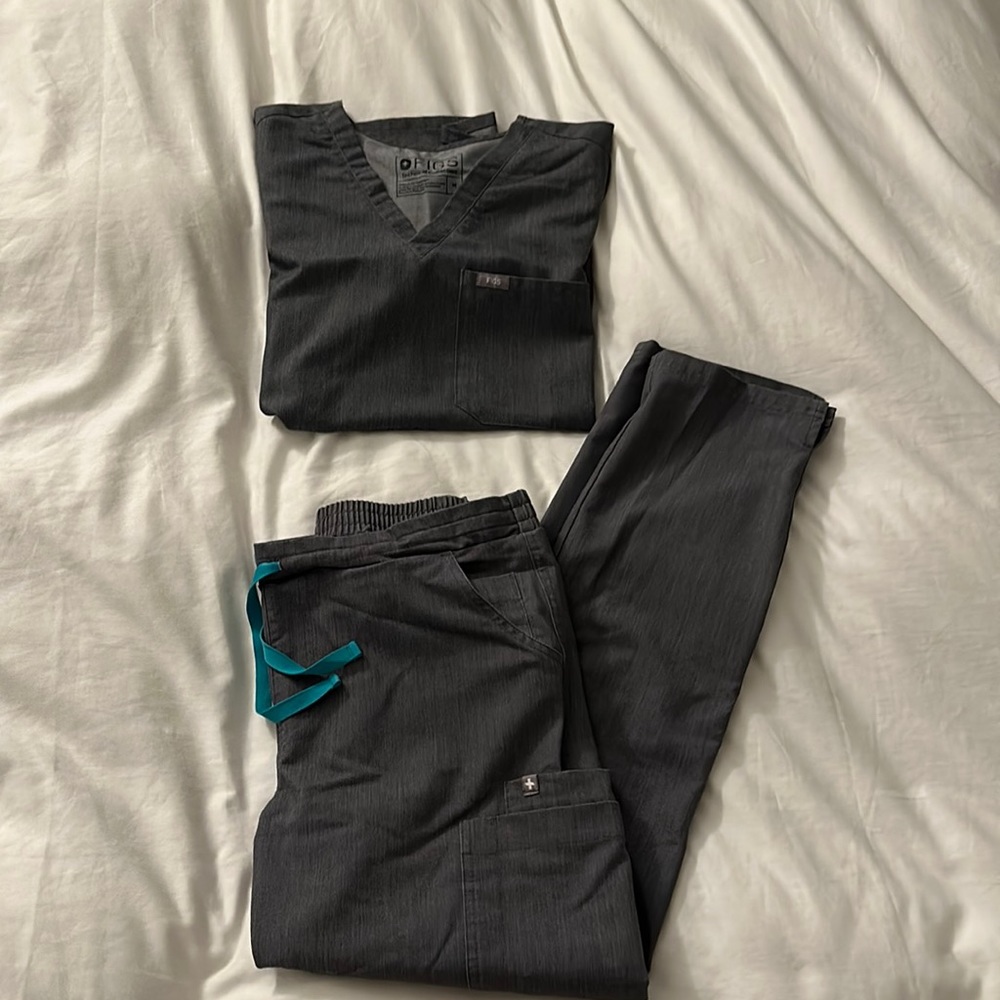 FIGS Charcoal Scrub Set